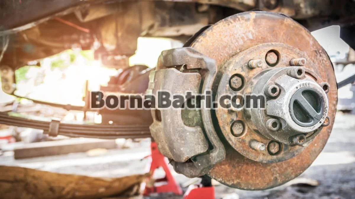 کالیپر ترمز دیسکی آسیب دیده است
